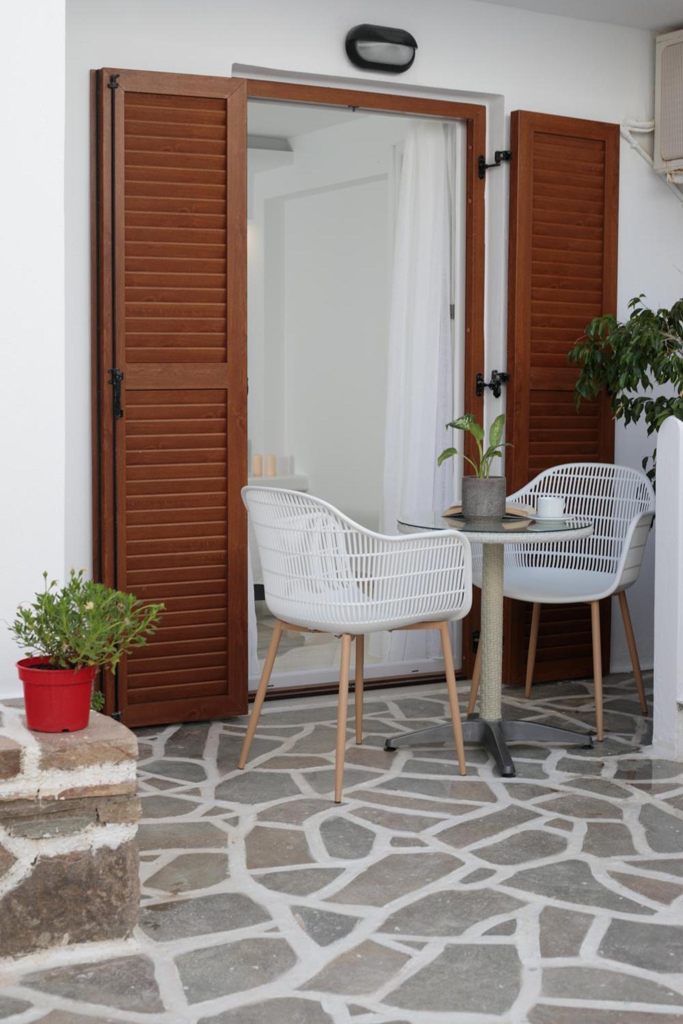 马戈一室公寓酒店 Naxos City 外观 照片