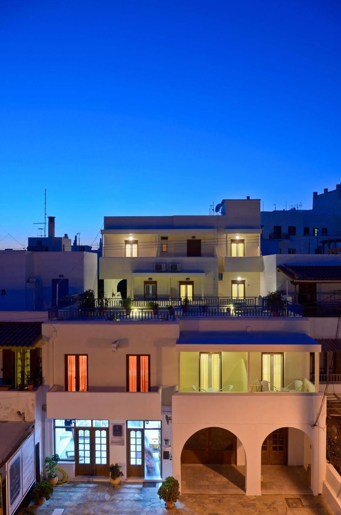 马戈一室公寓酒店 Naxos City 外观 照片