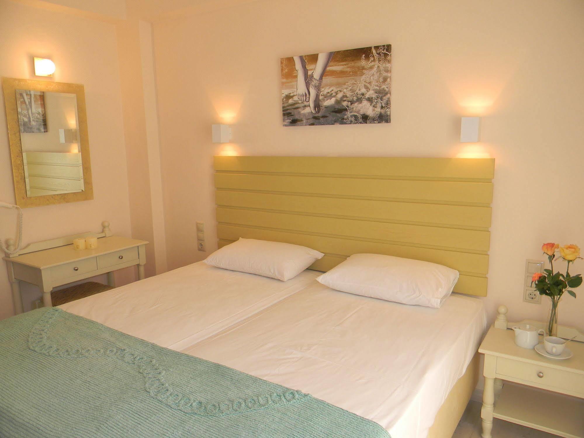 马戈一室公寓酒店 Naxos City 外观 照片