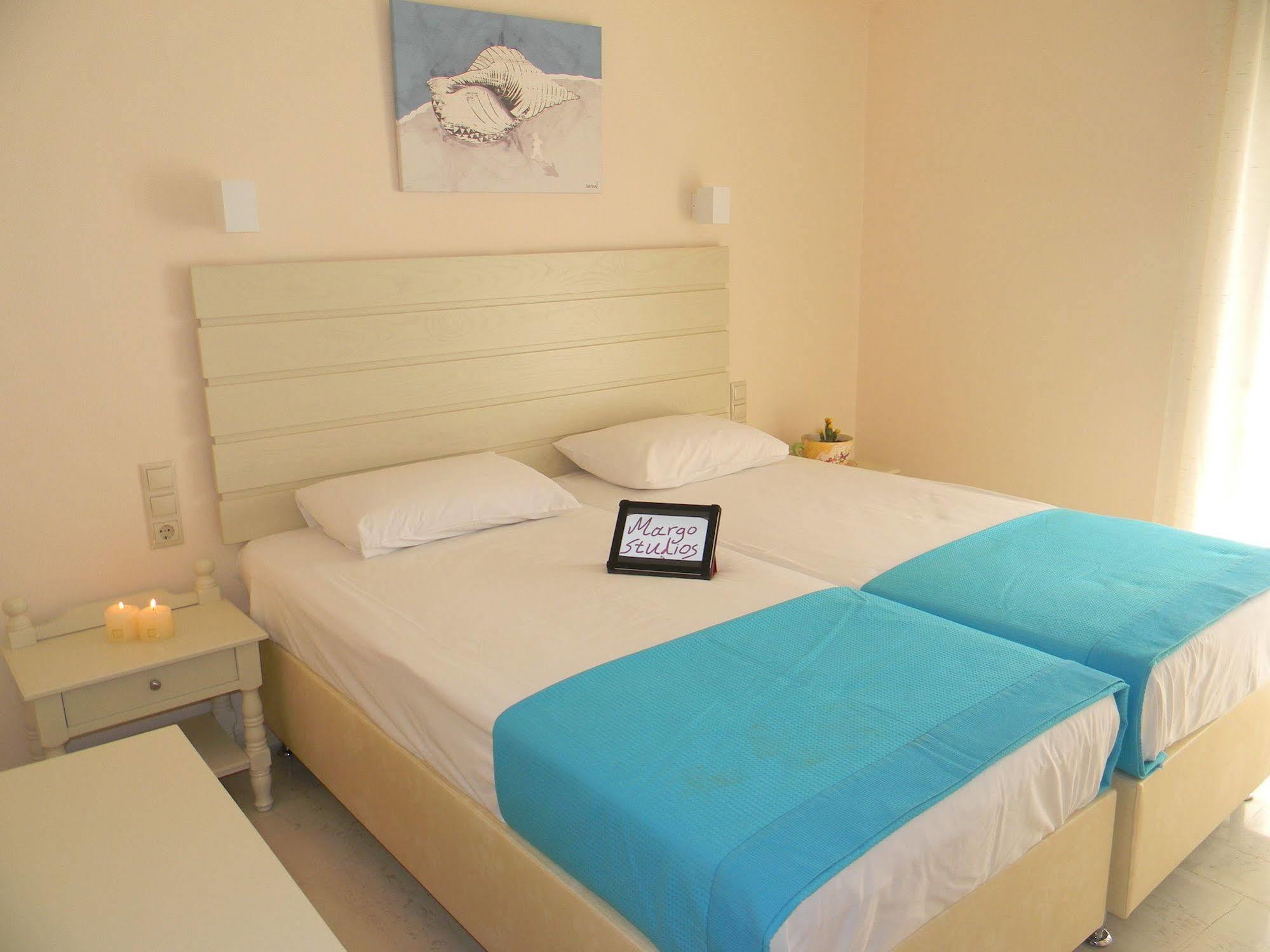马戈一室公寓酒店 Naxos City 外观 照片
