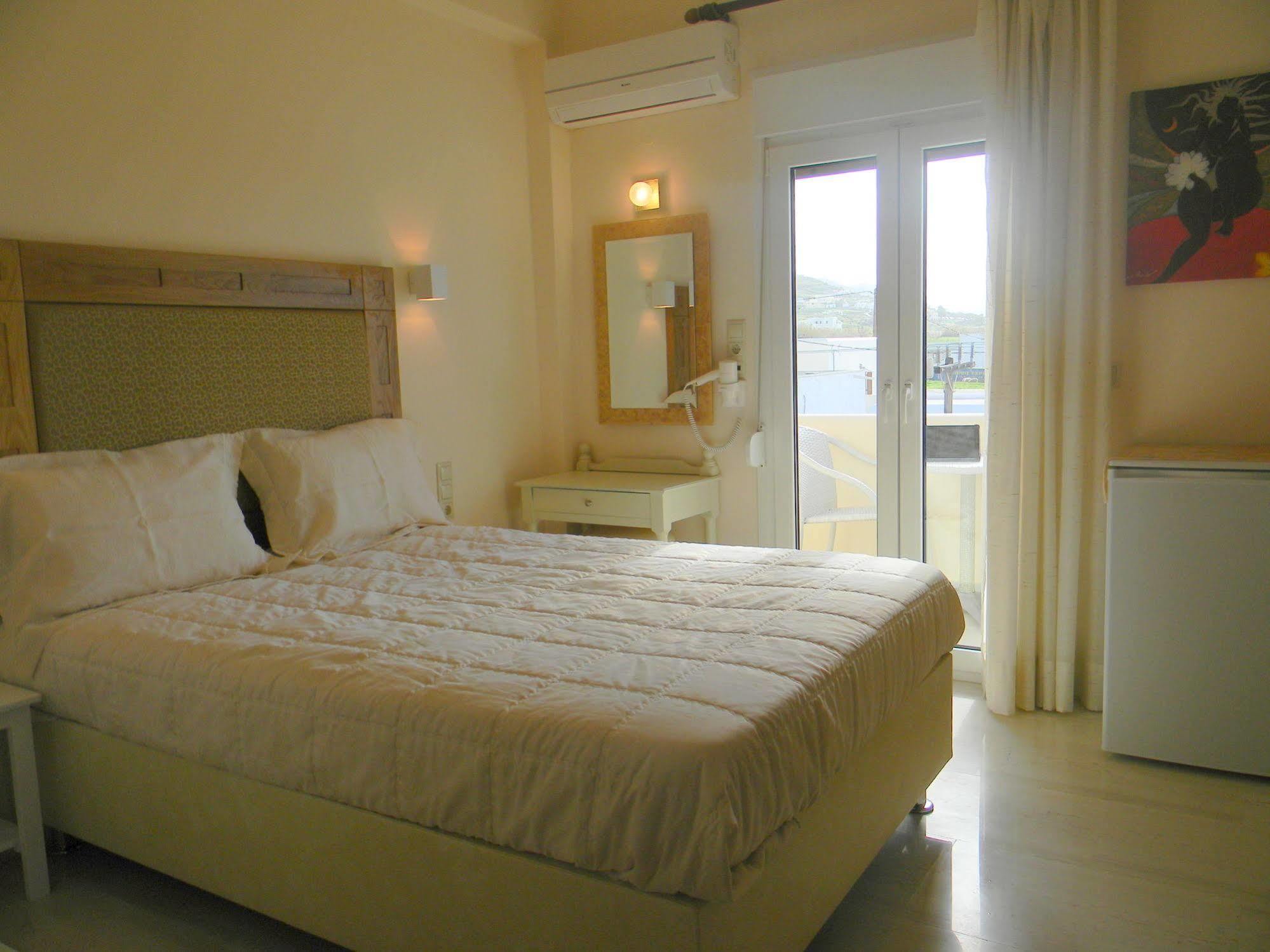 马戈一室公寓酒店 Naxos City 外观 照片