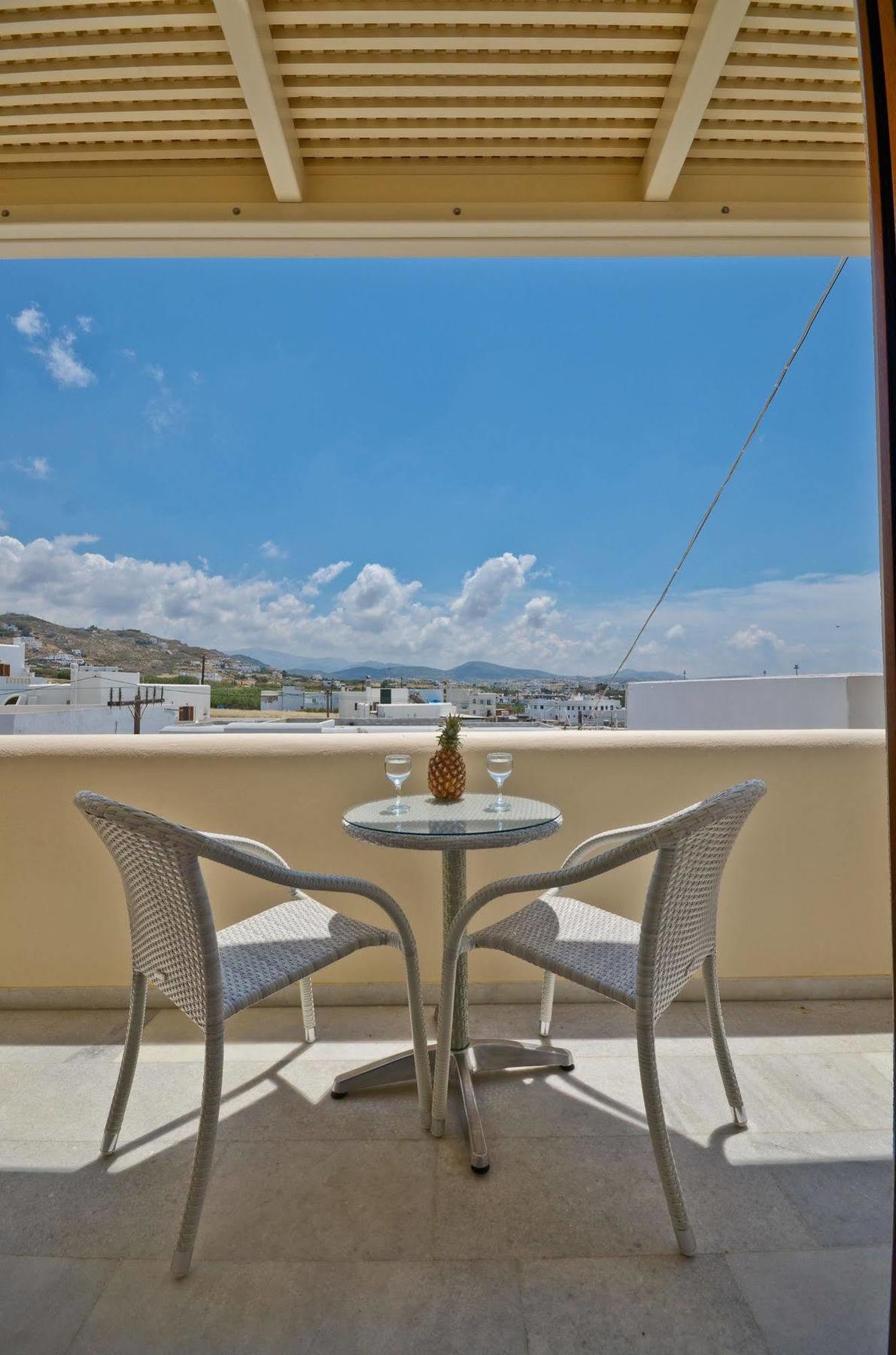 马戈一室公寓酒店 Naxos City 外观 照片