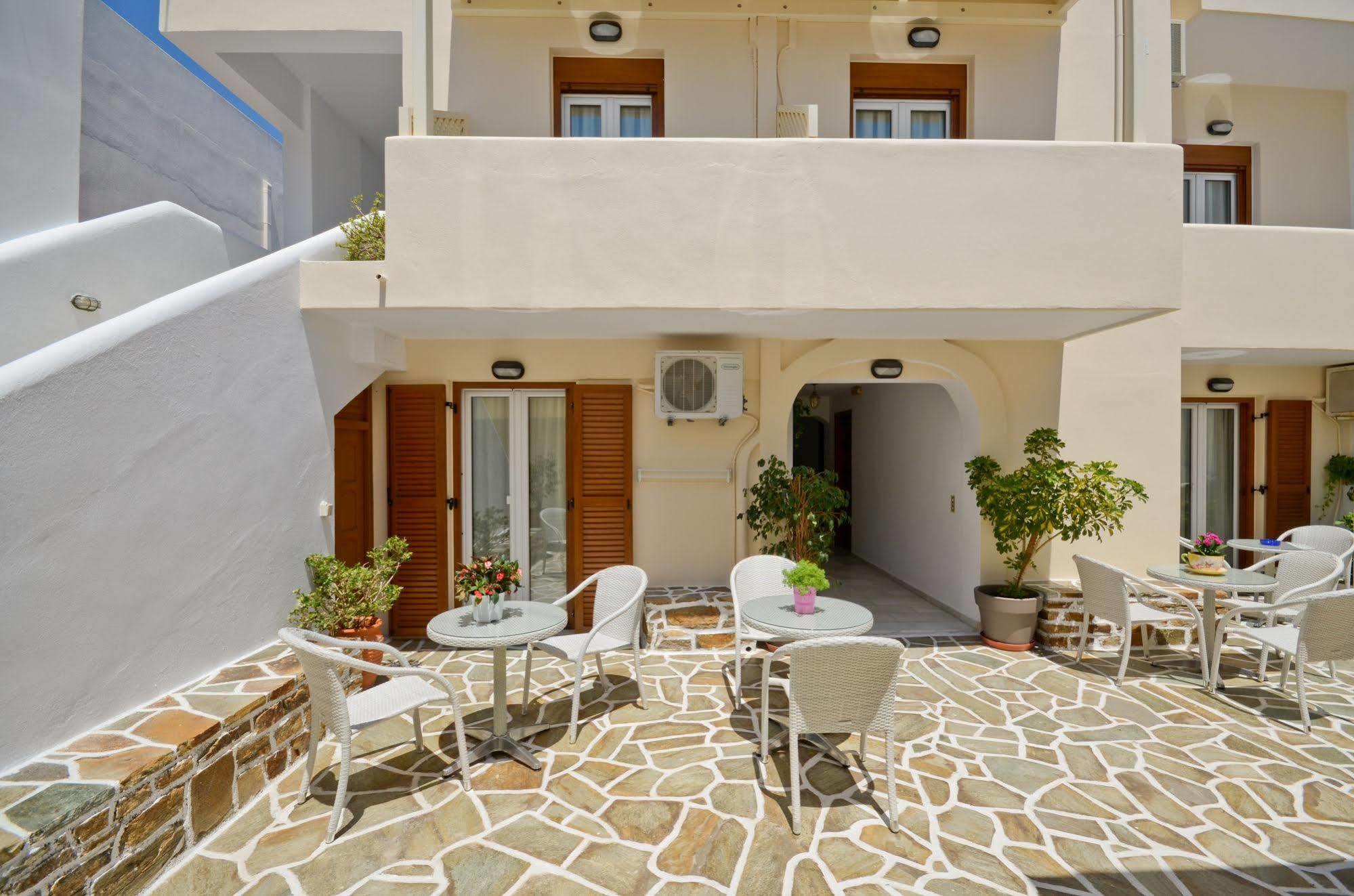马戈一室公寓酒店 Naxos City 外观 照片