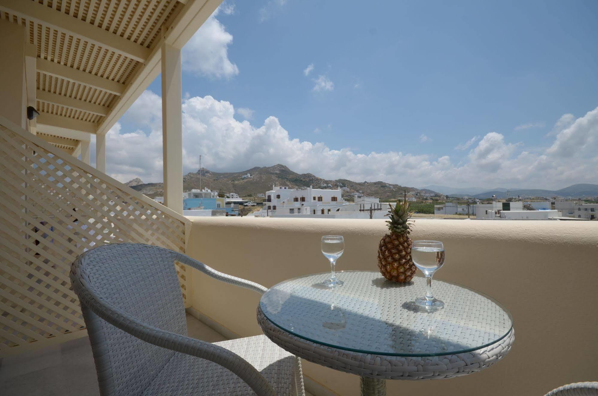 马戈一室公寓酒店 Naxos City 外观 照片