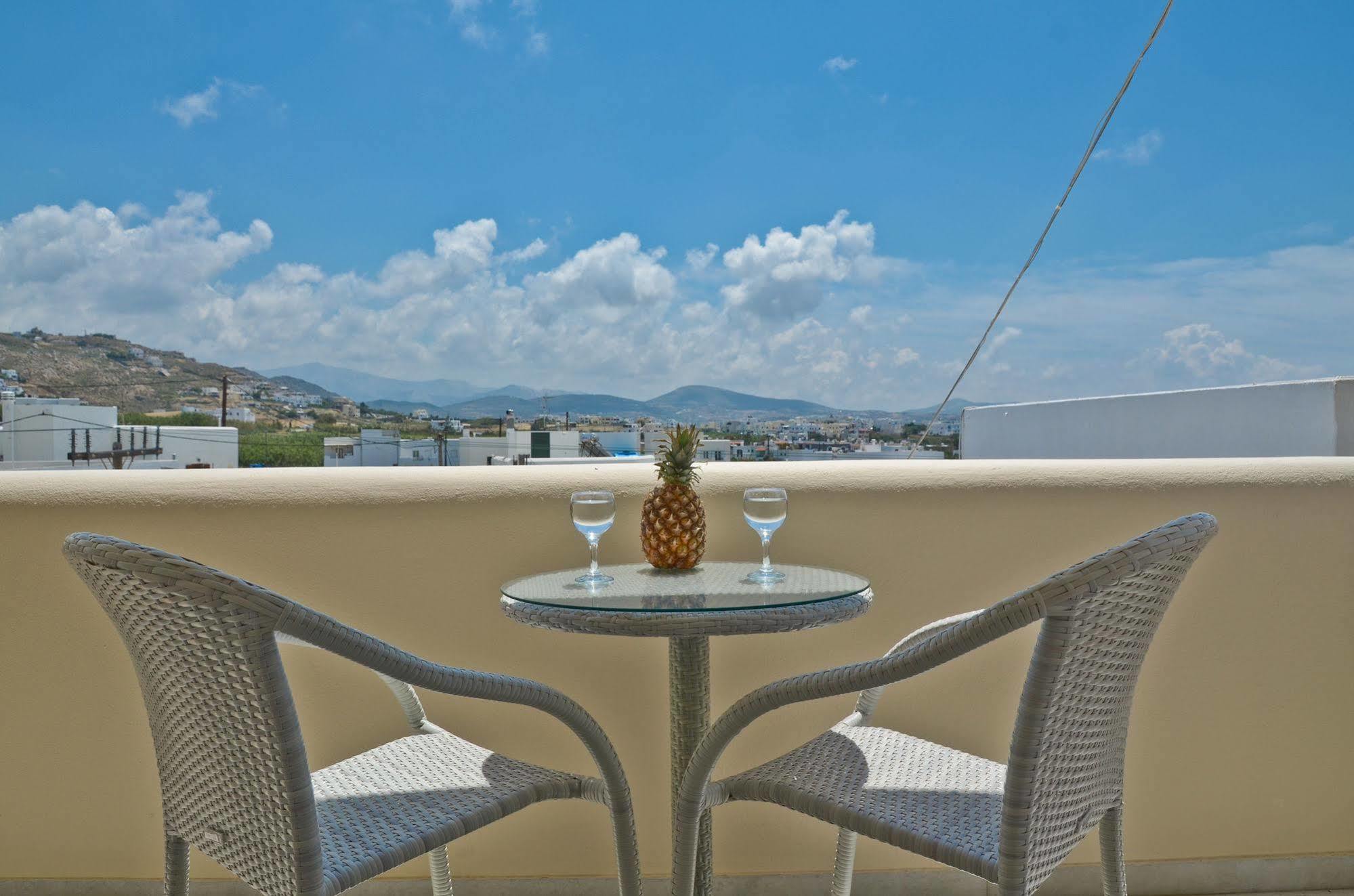 马戈一室公寓酒店 Naxos City 外观 照片