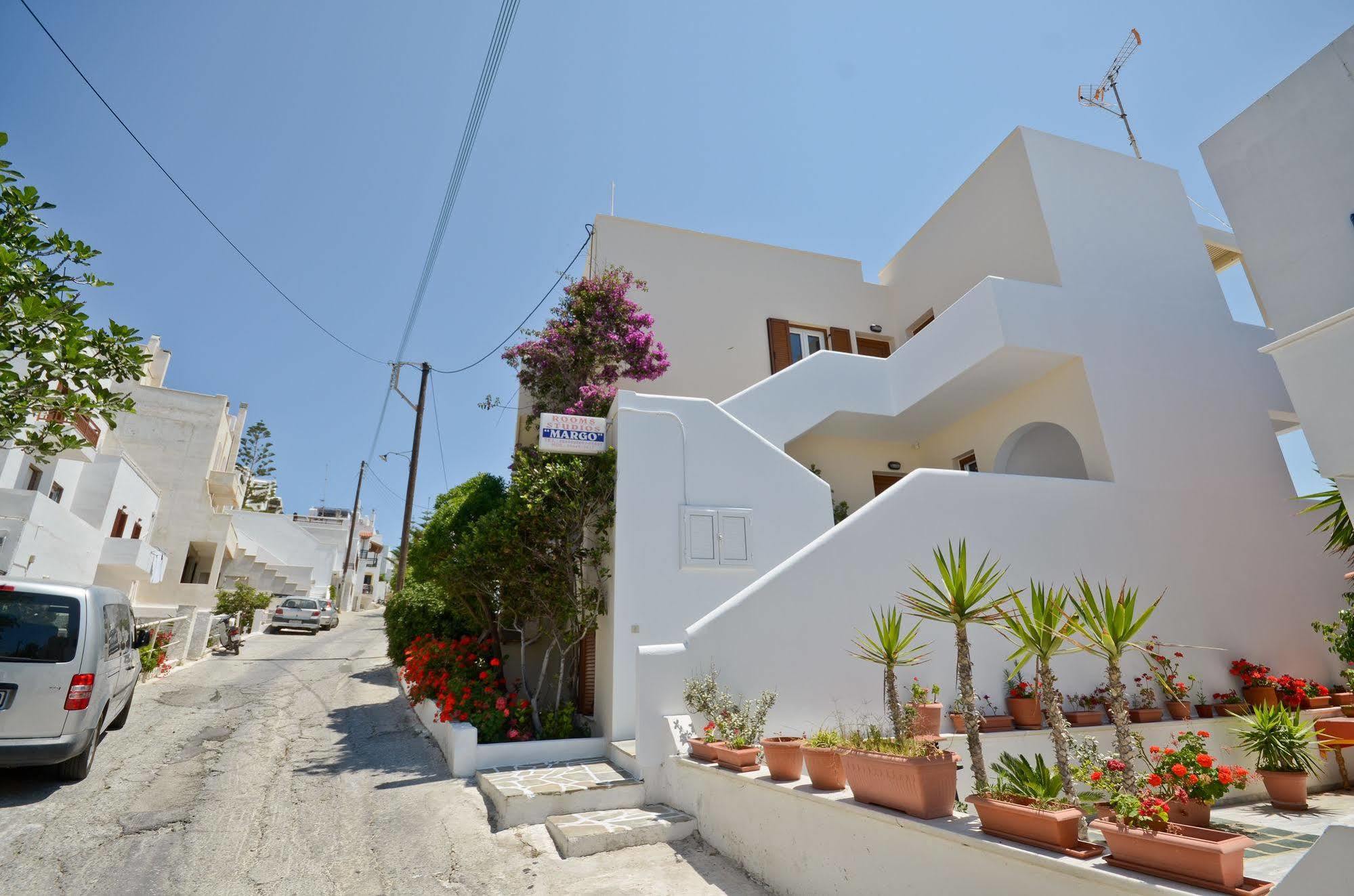 马戈一室公寓酒店 Naxos City 外观 照片